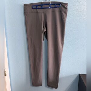 Gray Under Armour Women’s XL Leggings